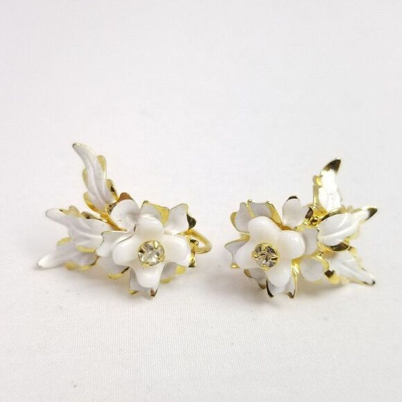 Vintage Made in Austria Earrings White Enamel Flower Floral Clip On Screw Back - Picture 2 of 8